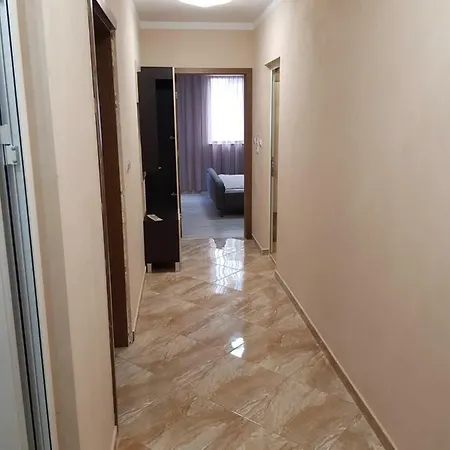 Хепи Апартмънтс Hotell *