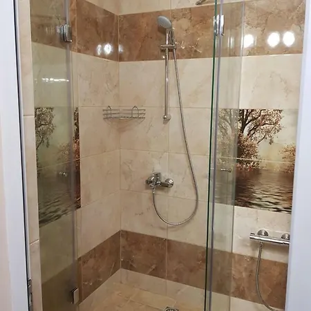 Хепи Апартмънтс Hotell