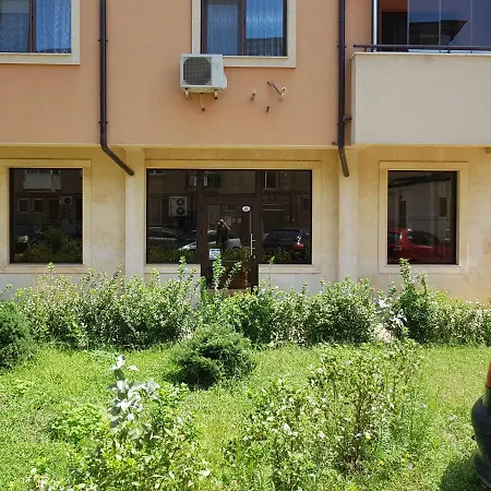 Хепи Апартмънтс *