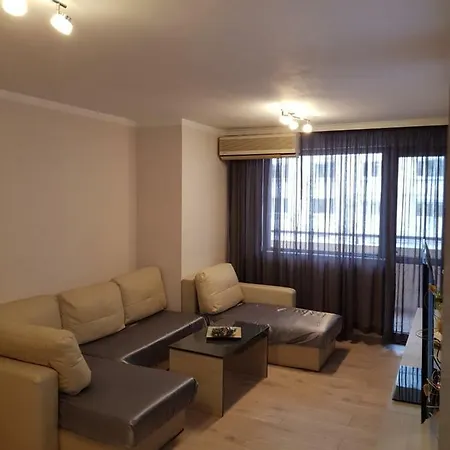 Хепи Апартмънтс *